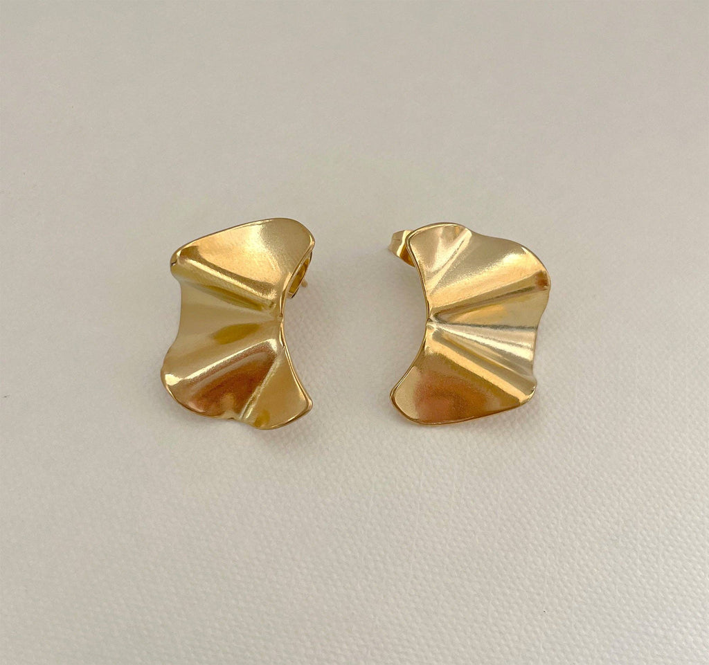 MAI DESIREE - JACQUELINE GOLD WAVY STUD EARRING - Addie Rose Boutique - Austin